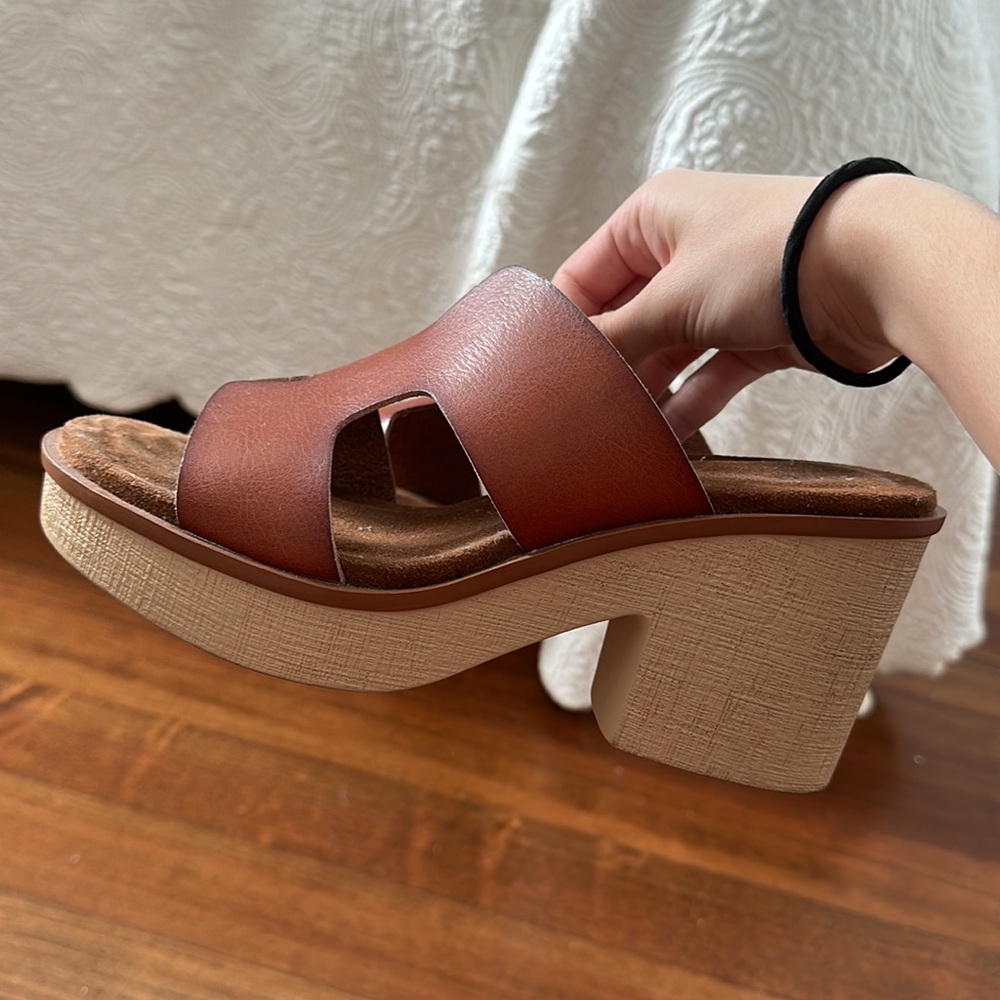 Pierre Dumas faux wood H clog heels